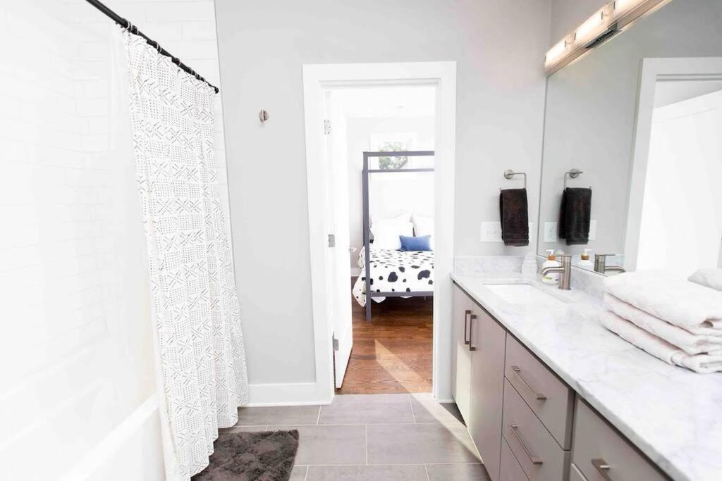 Modern Luxury Rooftop Deck, 3 Mi To Downtown ناشفيل المظهر الخارجي الصورة